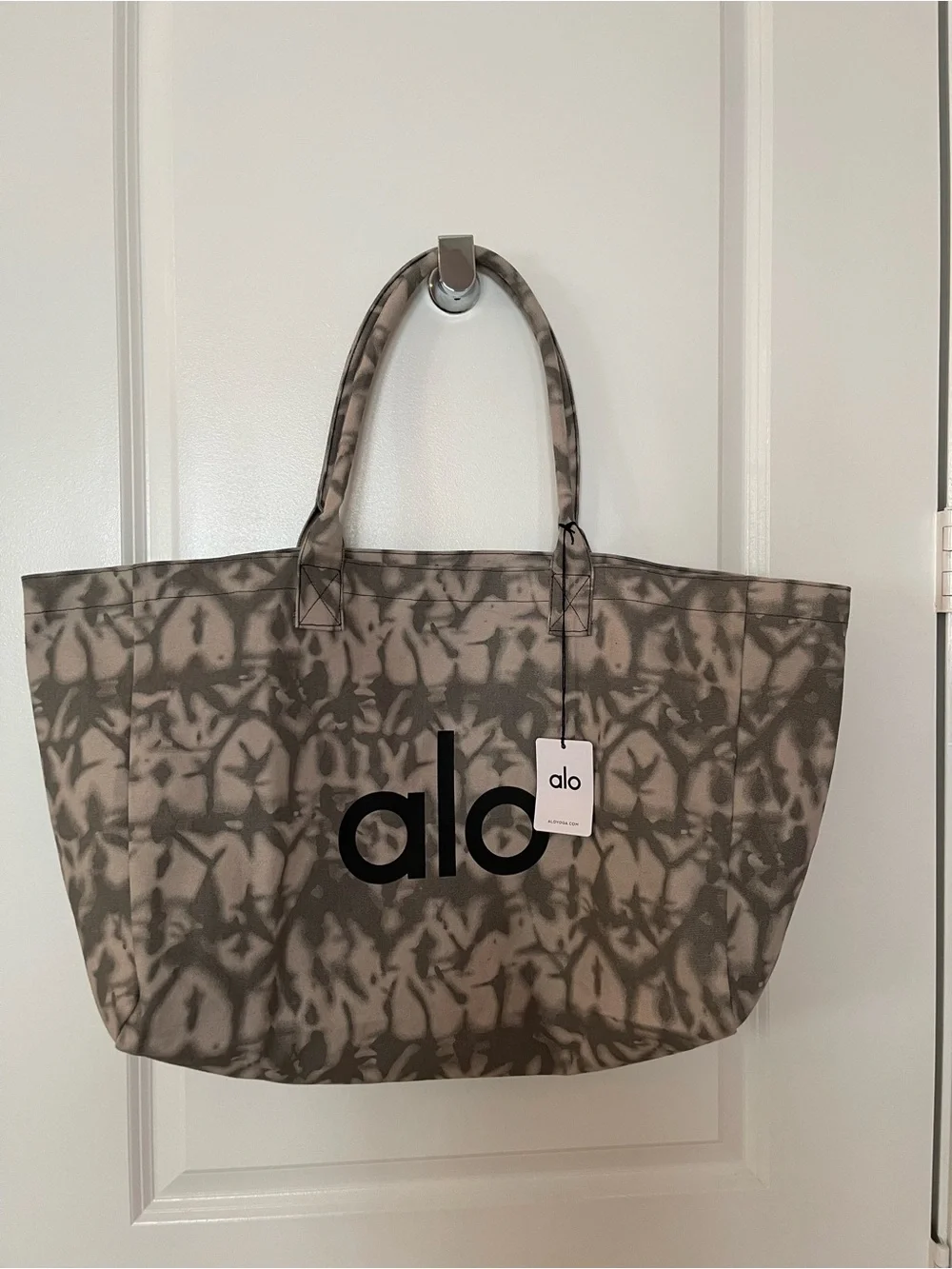 ALO Yoga Taupe Tie-Dye Canvas Tote - Picture 3 of 5
